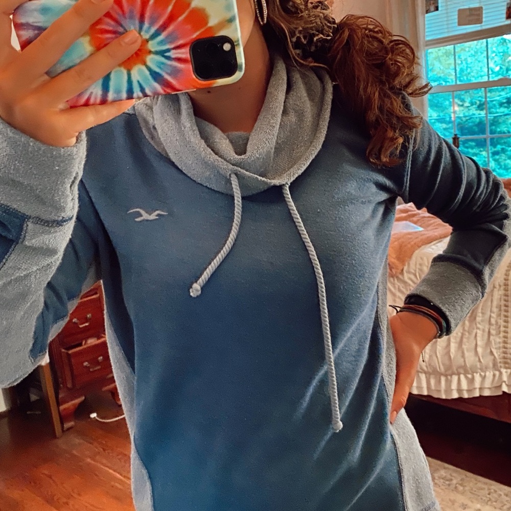 American Eagle pullover